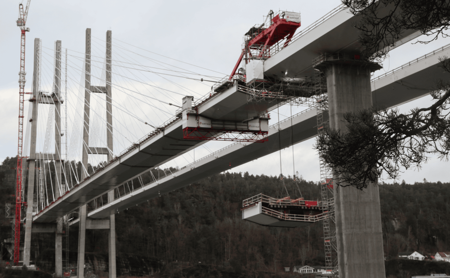 En Norvège, sur le projet autoroutier E18, le dernier hissage du viaduc de Grenland a été réalisé