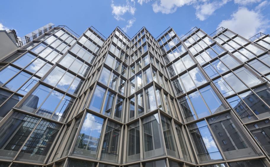 In the heart of Paris, in the Montparnasse district: a 1970s building reinvented as sustainable offices