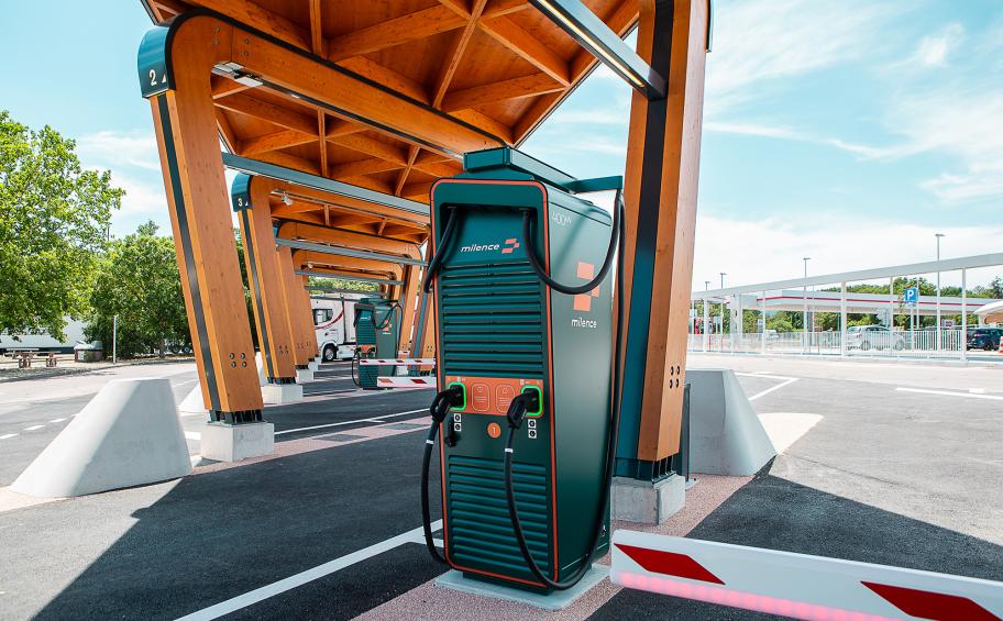 APRR densifie son réseau de recharge ultra-rapide pour les camions électriques