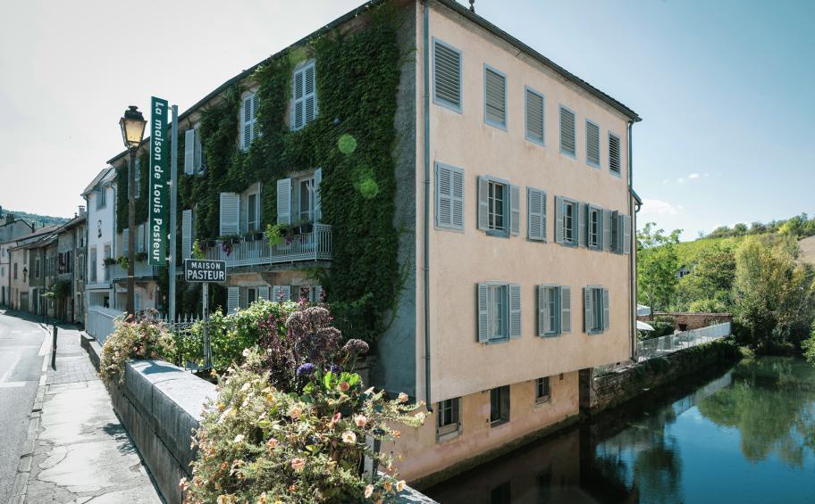 APRR partenaire de la restauration de la Maison de Louis Pasteur à Arbois