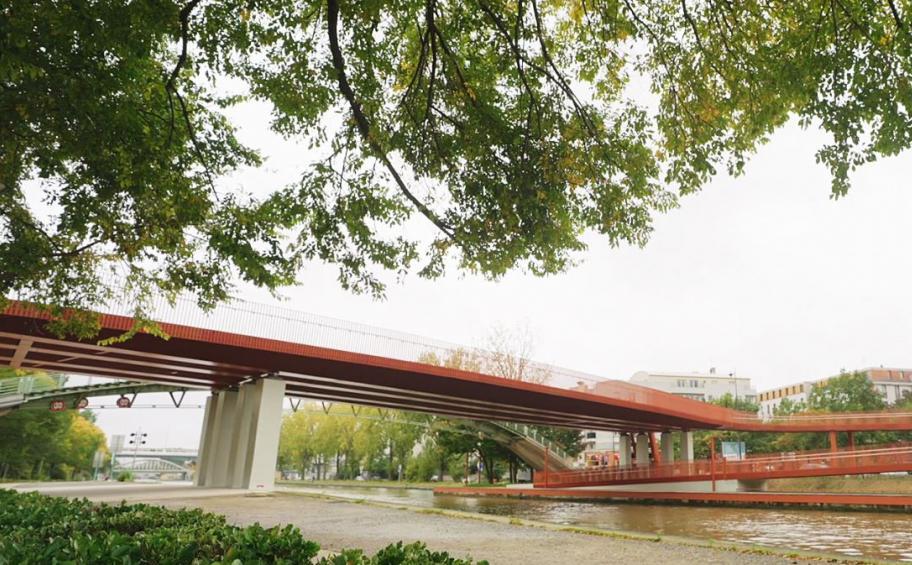 À Saint-Denis (93), Eiffage Métal a rénové la passerelle Lucie-Bréard