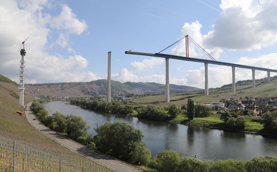 A new incremental launch for the Hochmoselbrücke (High Mosel Bridge)