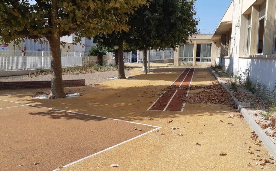Eiffage Route applies Bioklair® in the schoolyard of Les Pennes-Mirabeau (13)