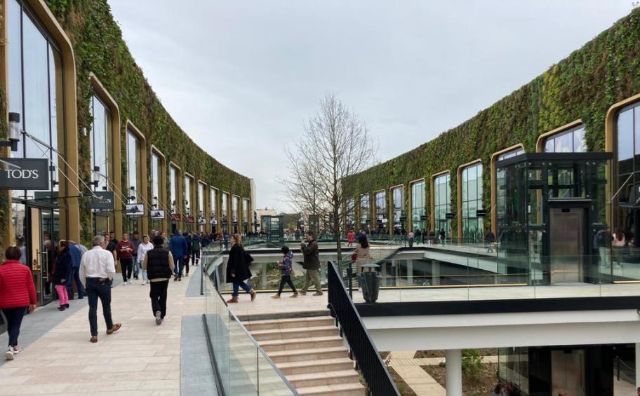 The McArthurGlen Paris-Giverny Outlet Village, built by Eiffage Construction, opens its doors to the public