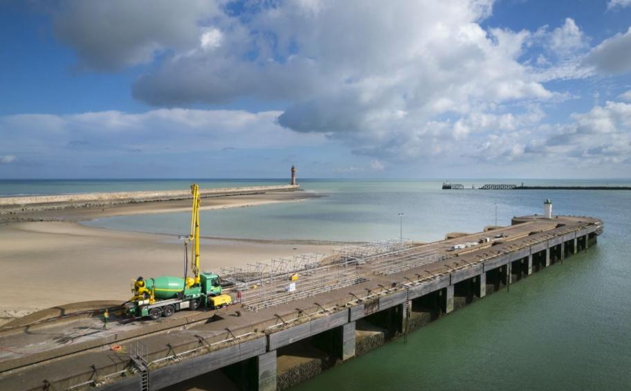 Ævia has rehabilitated the walkway of the loading jetty of the "De Gaulle" lock at the Grand Port Maritime of Dunkirk (59).