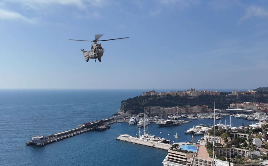 In Monaco, Eiffage Metal orchestrates the airlifting of masts onto the "Mareterra" real estate complex.