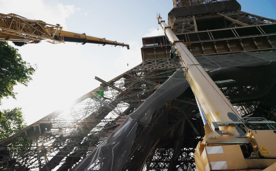 Eiffage Métal has dismantled the platforms installed to modernise the Eiffel Tower lifts