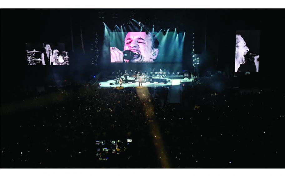 27,000 fans gather at the Pierre Mauroy stadium for a Depeche Mode concert!