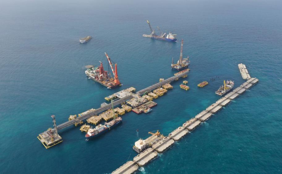 Great Turtle Ahmeyim project : central hub completed