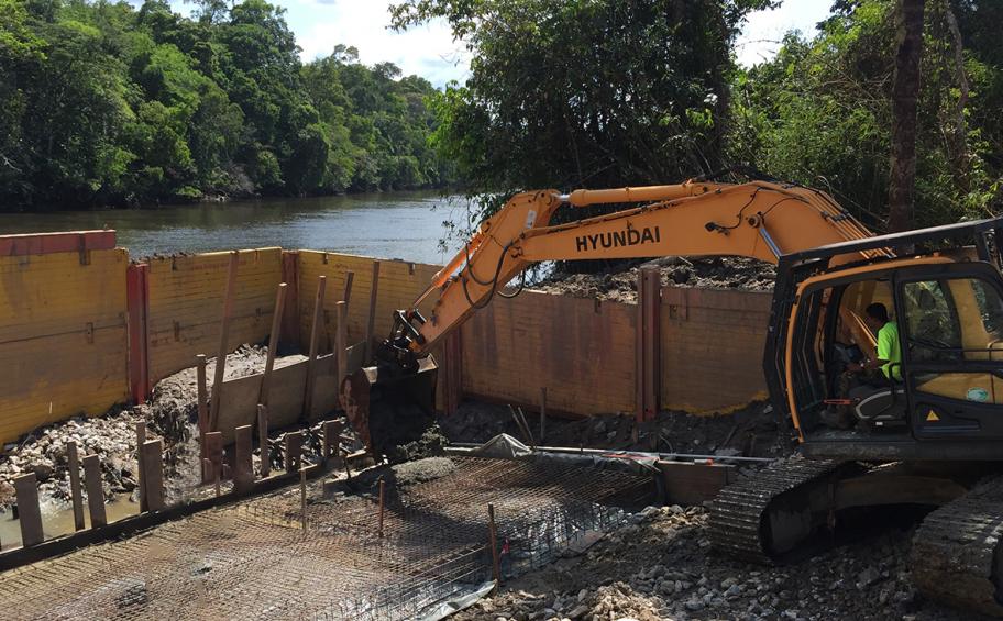 Génie civil en milieu fluvial à Kourou