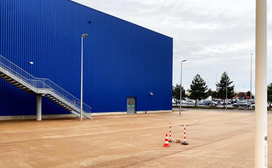 In Dijon, Eiffage Route applied Bioklair® biosourced surfacing to the Ikea car park