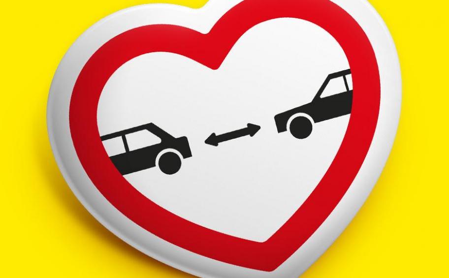 Respect the safety distances while driving, it's vital