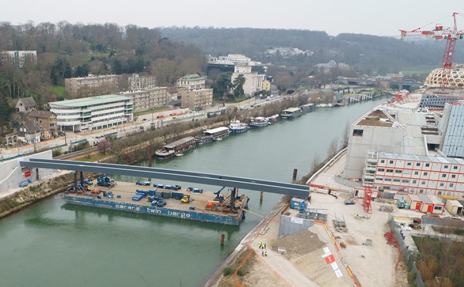 ETMF et Eiffage Métal ont posé la passerelle Sud de l’Ile Seguin