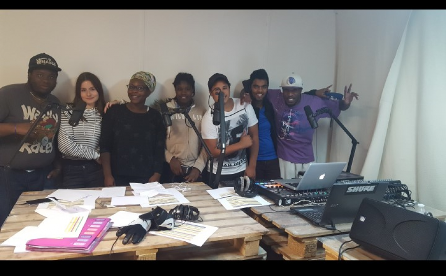 Eiffage Foundation: internet radio helps prevent anti-social behaviour