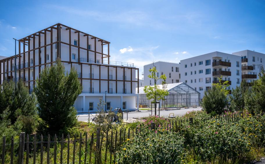Handover of the Echô residence in Lagord (17), demonstrating the expertise of Eiffage Immobilier and Eiffage Construction in terms of sustainable development.
