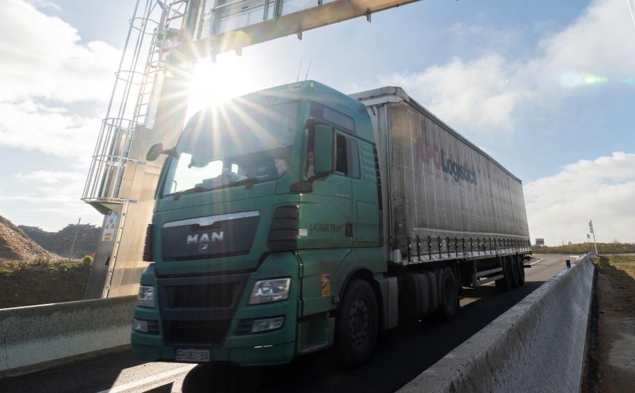 ENGIE and APRR will deploy the first electric charging network dedicated to heavy goods vehicles between Paris and Lyon