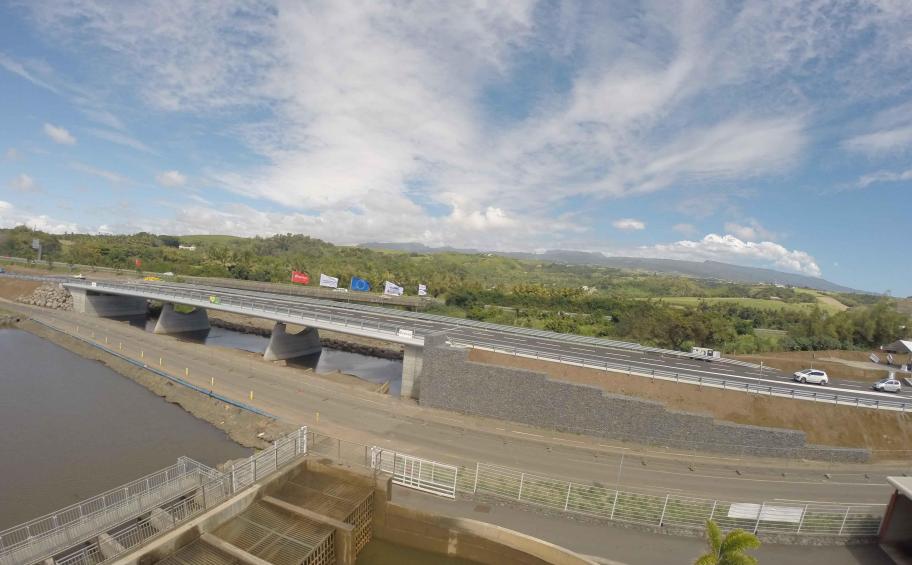 Inauguration du pont de la rivière Sainte-Suzanne à la Réunion