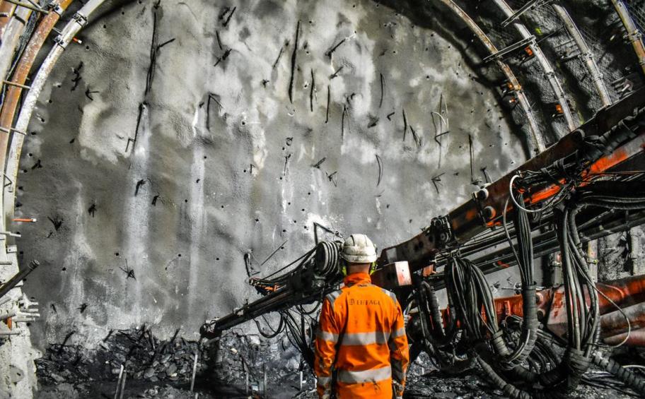Eiffage Génie Civil teams successfully break through the Lyon-Turin SMP4 tunnel