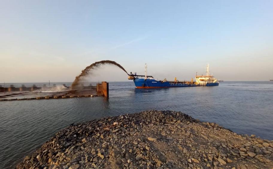 In Sierra Leone, Eiffage Génie Civil Marine carried out backfilling work on the Nectar Sierra Leone Bulk Terminal project.