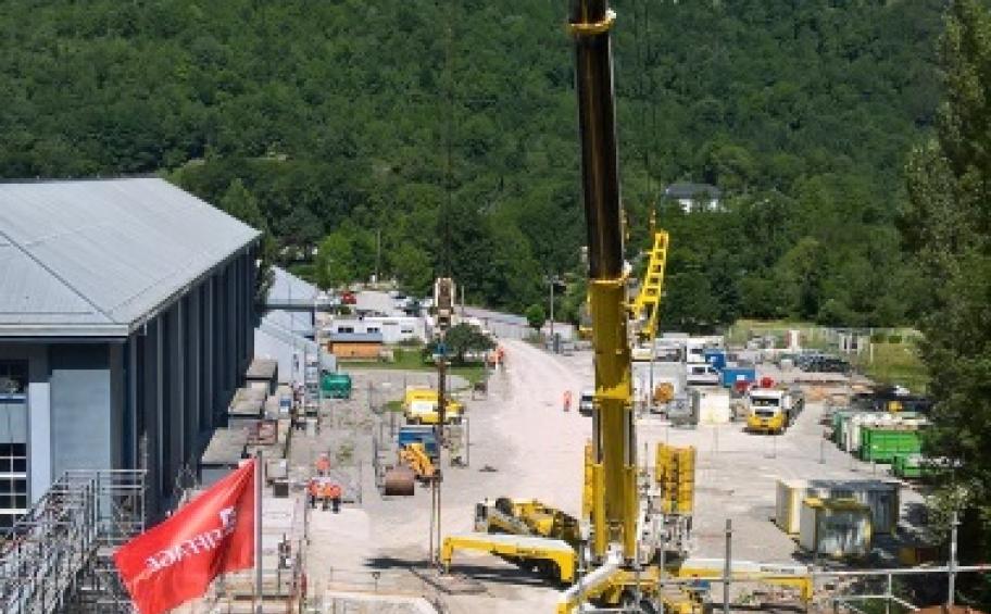 Eiffage Génie civil pose la dernière virole à Aston